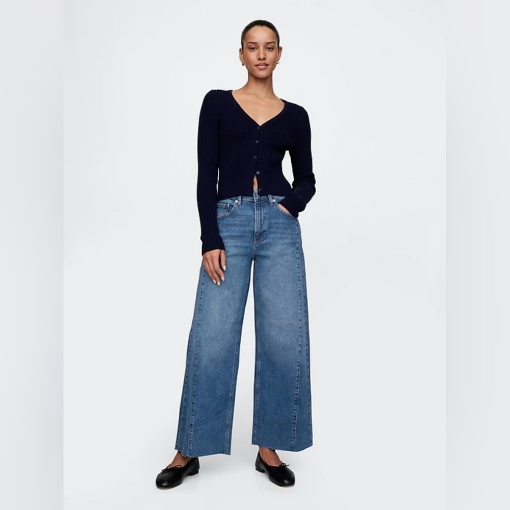 GAP High-Rise Wide Leg Jeans in Medium Blue 28 tall